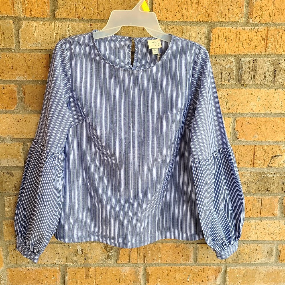Andeawy Women’s Cropped Top long designed sleeves and macramé back Size XS